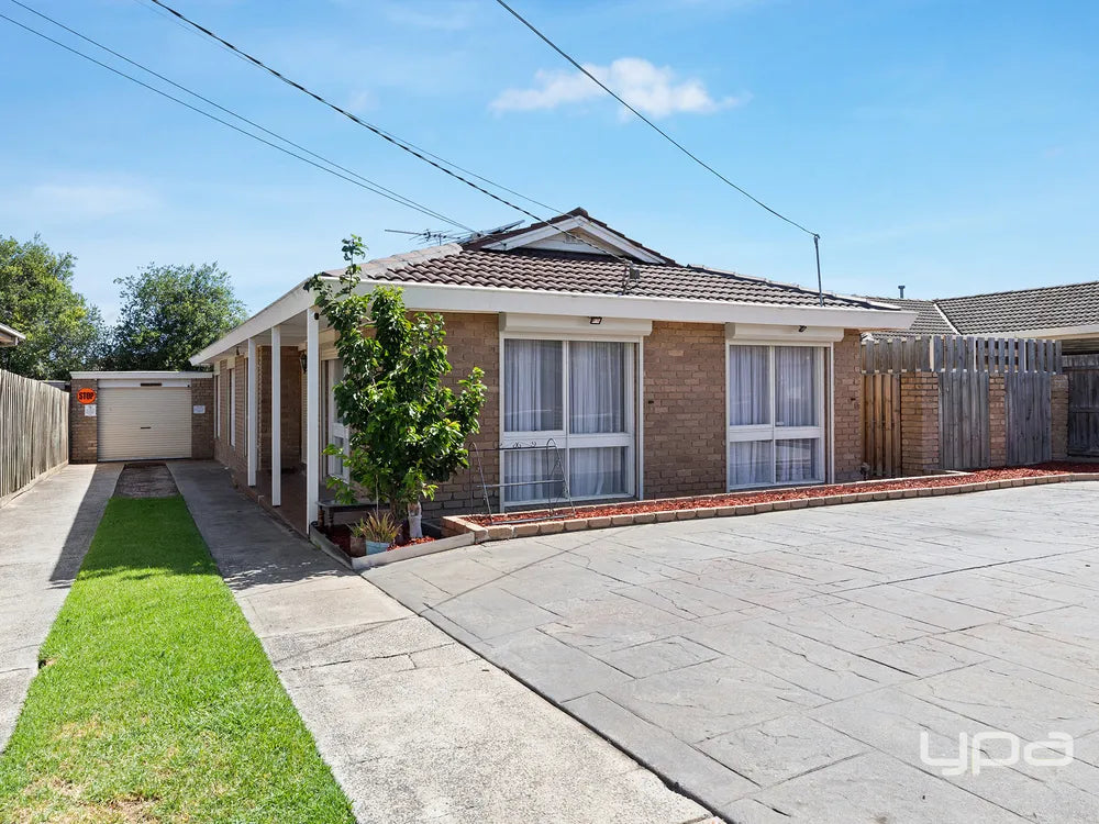 17 Highcombe Crescent, St Albans 3021