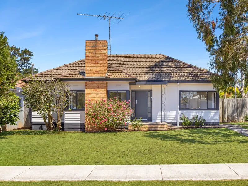 32 Hamlyn Avenue, Hamlyn Heights, Vic 3215