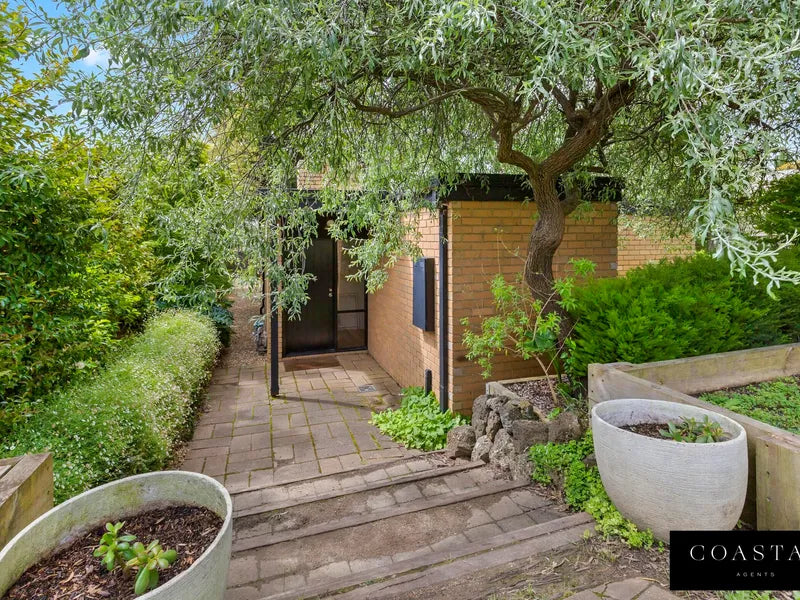 35 Mountain View Rd, Mount Eliza VIC 3930