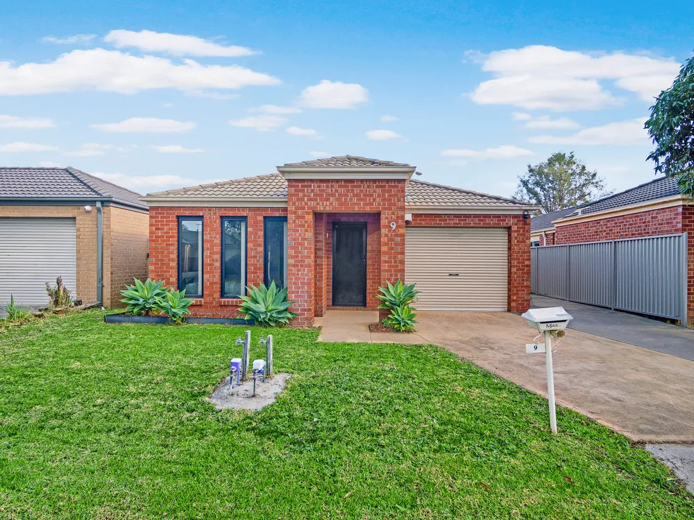 9 Maddock Drive, Cranbourne East, Vic 3977